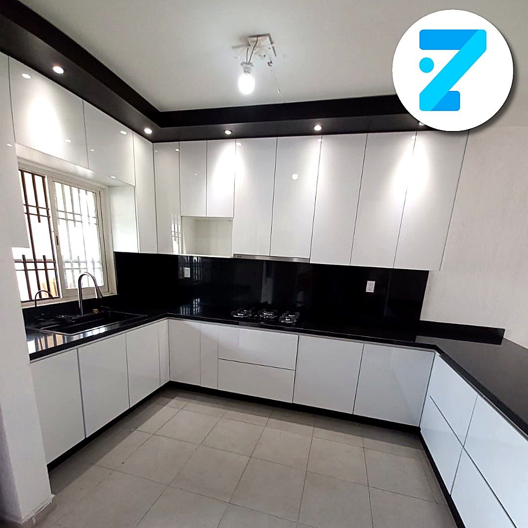 Cocina premium blanca instalada por Zao
